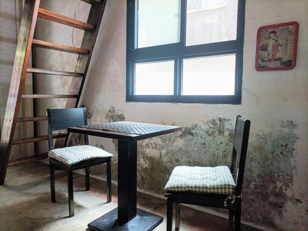 Historical Townhouse In City Center Tainan Eksteriør bilde